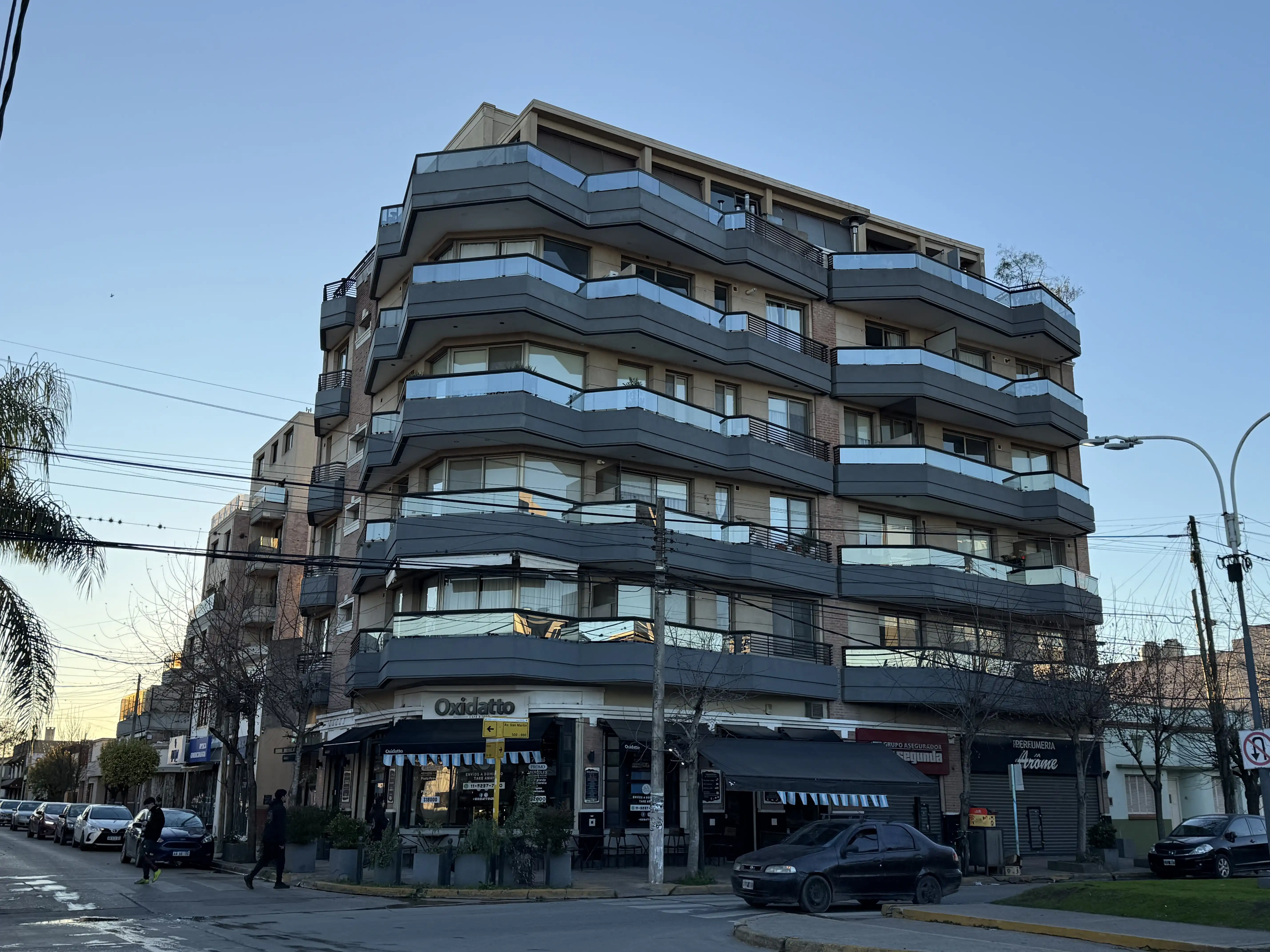 Edificio Av. San Martín y Moreno